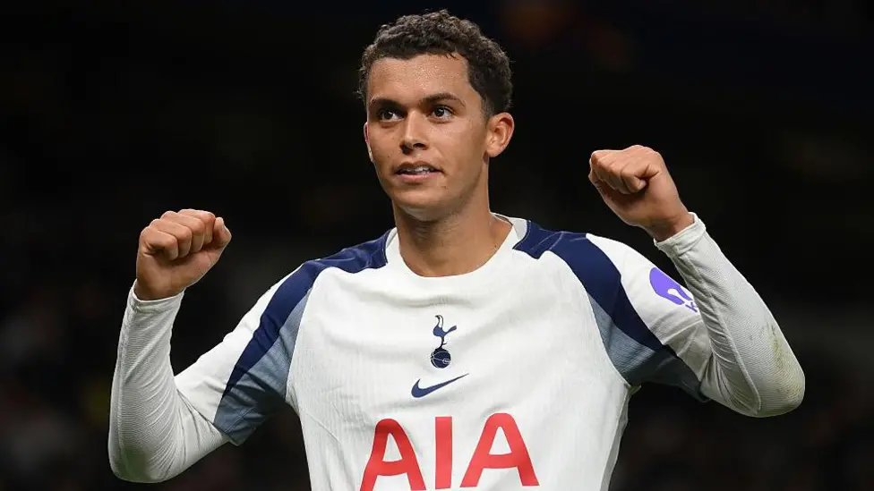 Johnson to decide future after Palace deal agreed