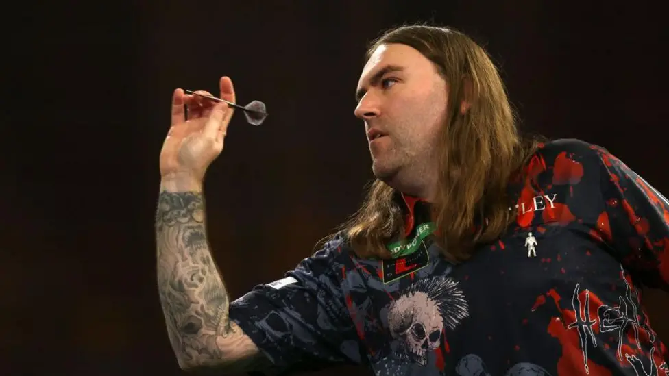 'There's no cure' - the eye condition affecting Littler's opponent Searle