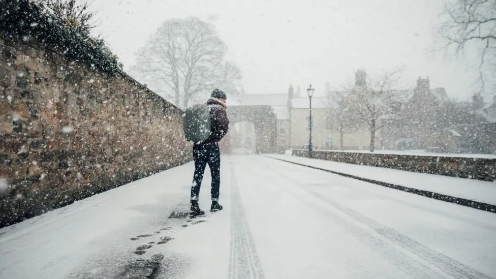 Snow and ice warnings issued ahead of Monday return to work